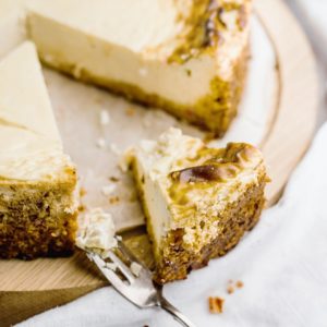 Skinny cheesecake met pompoen dadel korst