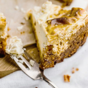 Skinny cheesecake met dadel en pompoenkorst