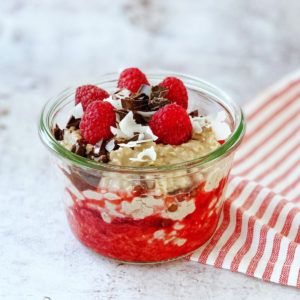 Chocolade frambozen havermout in kommetje