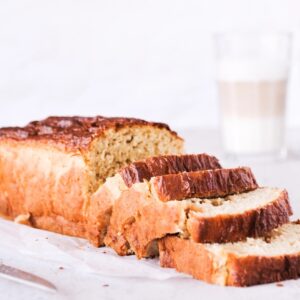 Eiwitrijk bananenbrood met appelvulling