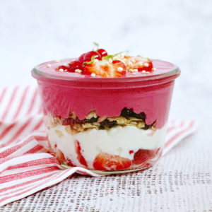 Frambozen vanille smoothie in laagjes