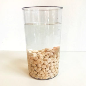 Eiwitrijke hummus maak je makkelijk zelf