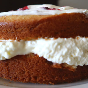Koolhydraatarme Victoria sponge cake met vulling