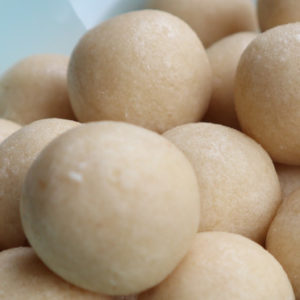 Suikervrije proteine marsepein balletjes op schaal