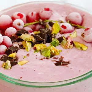 Vanille kersen smoothie met bevroren fruit