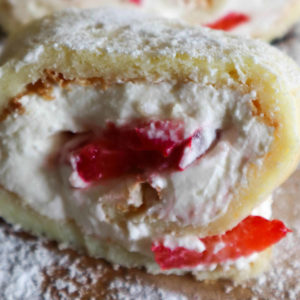 cheesecake roll met aardbeien